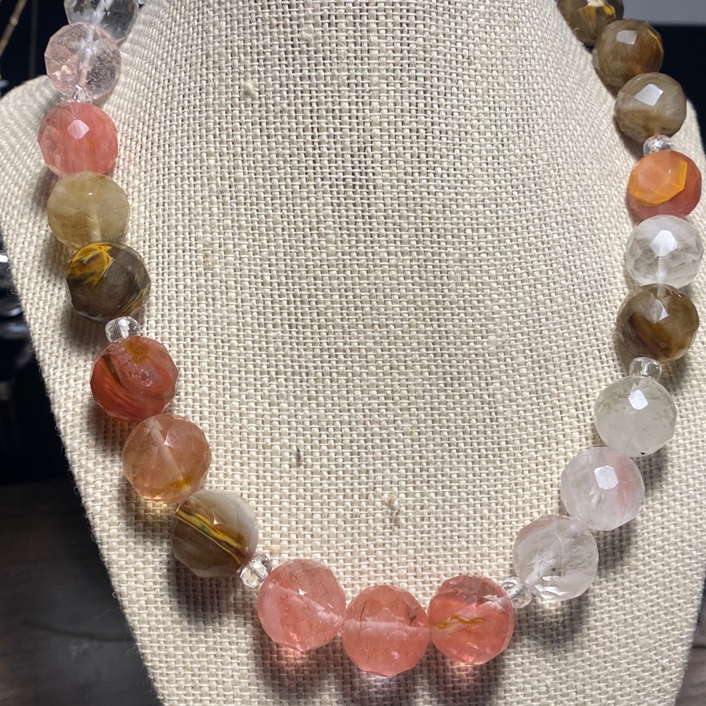 INDIGO PEACH QUARZ LARGE STONE NECKLACE